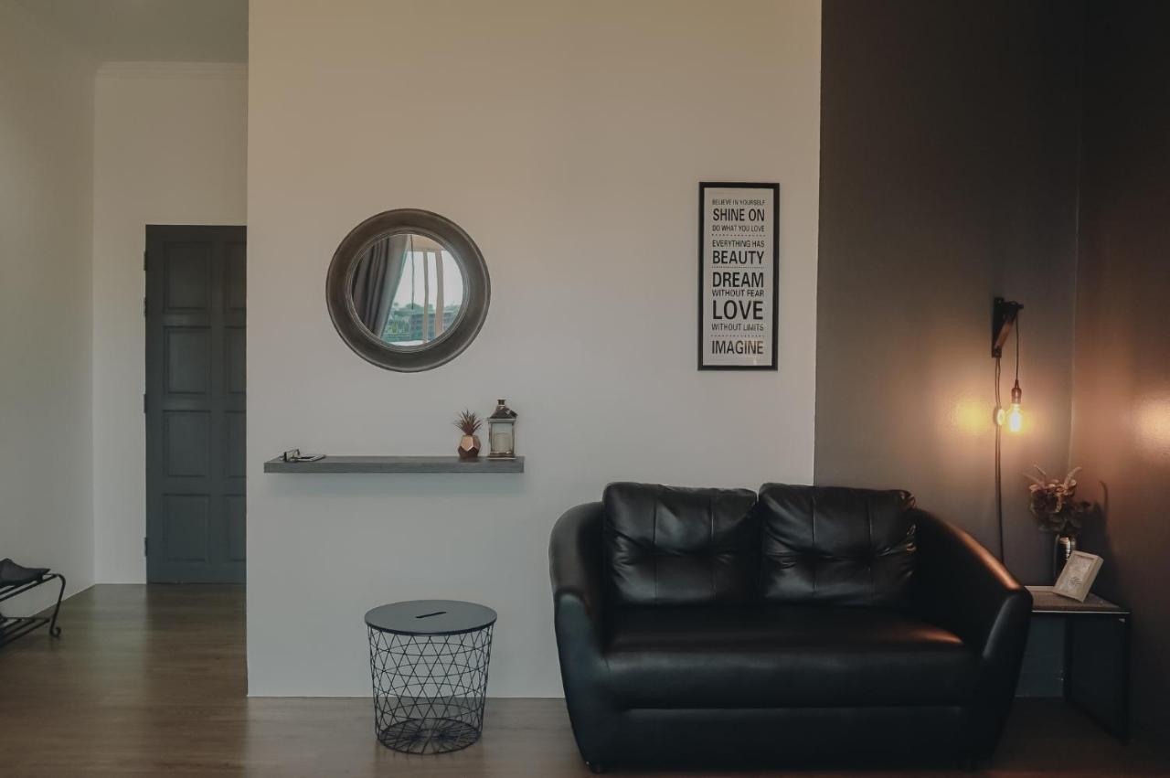 Отель Thira House Карон Экстерьер фото